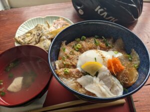 関前食堂のスズキの漬け丼御膳